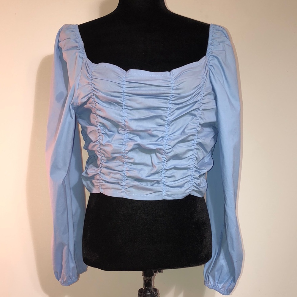 NWT BOOHOO Light Blue Ruched Long Sleeve Top SZ 12
Stretchy Crop top blouse